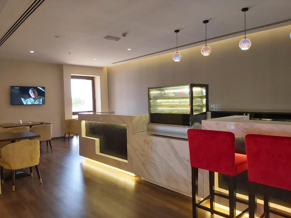 Basrah International Airport Hotel ภายนอก รูปภาพ