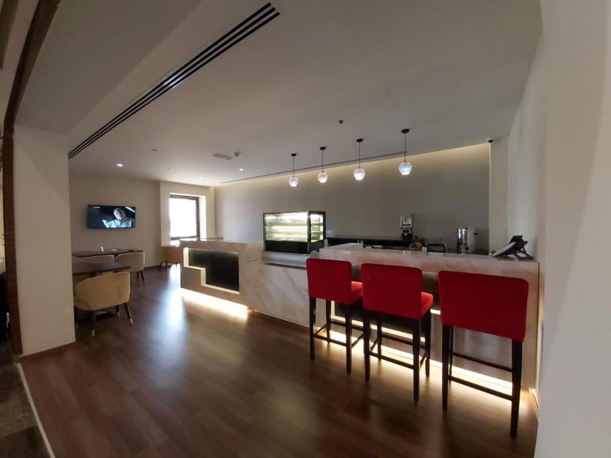 Basrah International Airport Hotel ภายนอก รูปภาพ