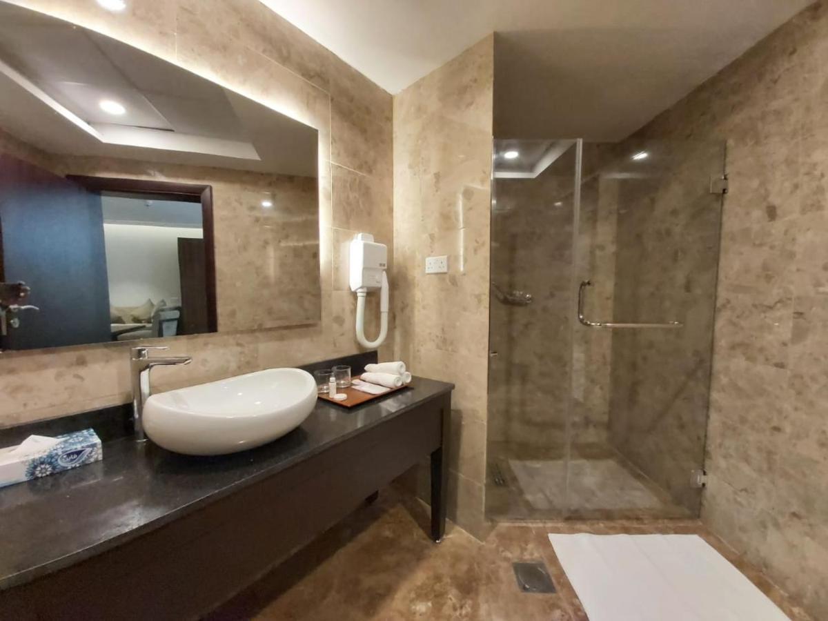 Basrah International Airport Hotel ภายนอก รูปภาพ
