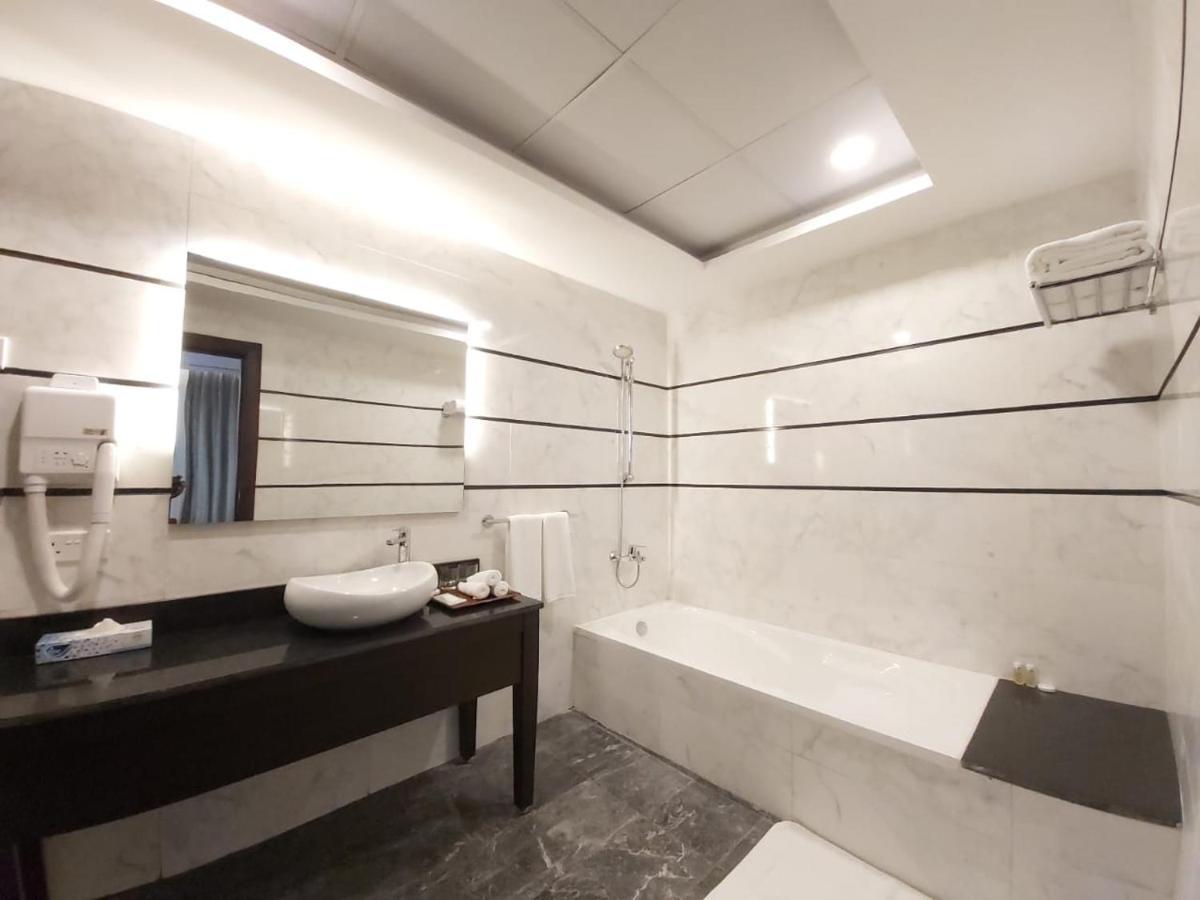 Basrah International Airport Hotel ภายนอก รูปภาพ
