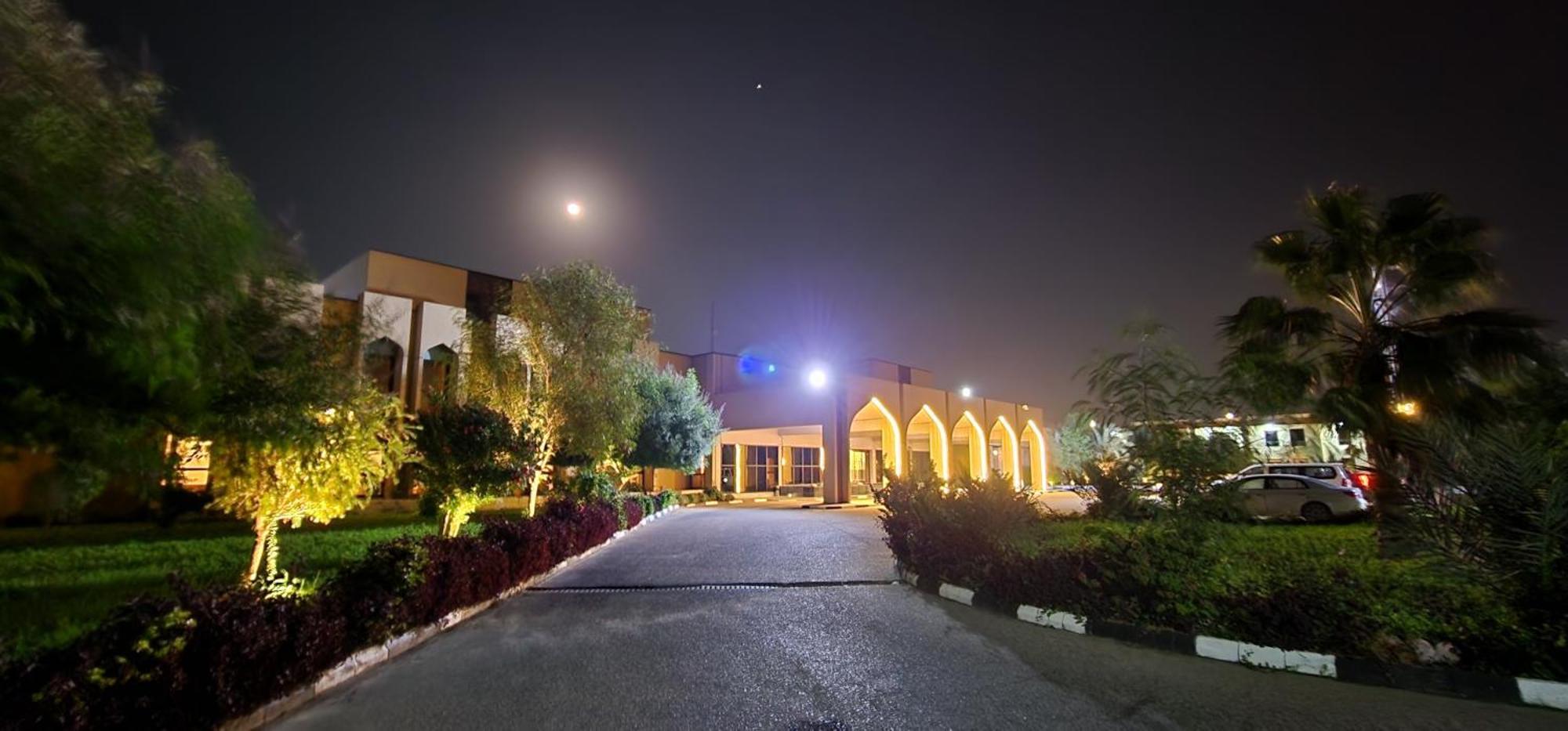 Basrah International Airport Hotel ภายนอก รูปภาพ